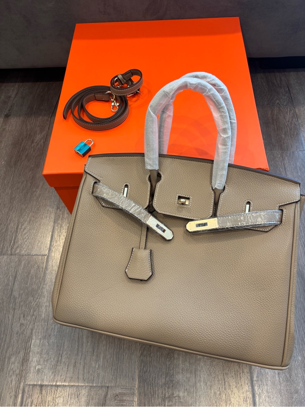 Elegant 30 cm Vegan Leather Handbag - Taupe